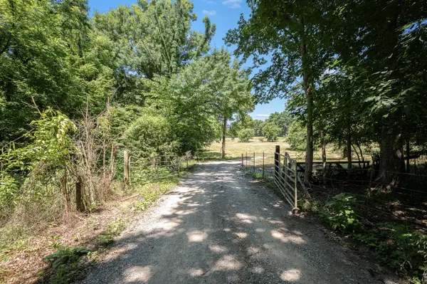 505 Philippi Rd, Wartrace, TN 37183