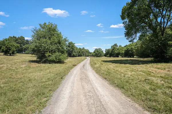 505 Philippi Rd, Wartrace, TN 37183