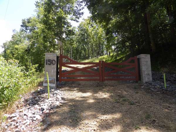 150 W John Davis Rd, Westmoreland, TN 37186
