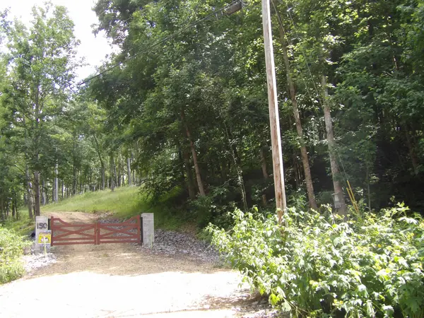 150 W John Davis Rd, Westmoreland, TN 37186