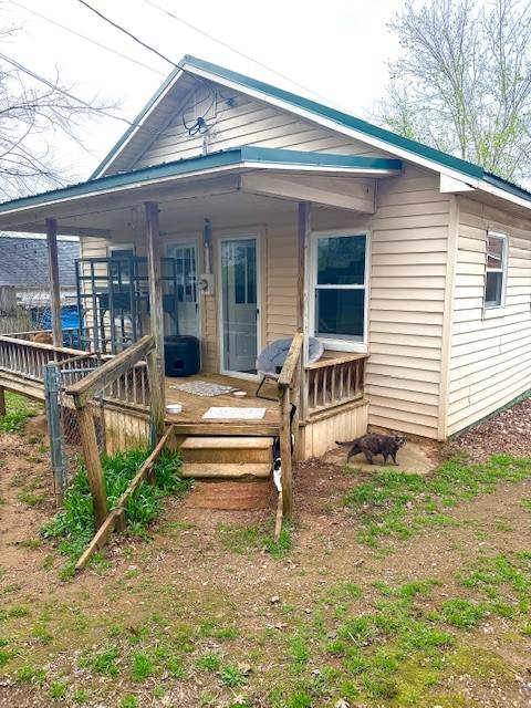 910 College St #W, Fayetteville, TN 37334