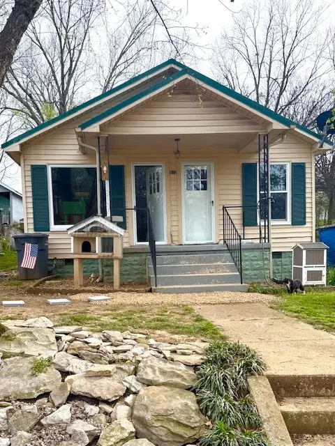 910 College St #W, Fayetteville, TN 37334