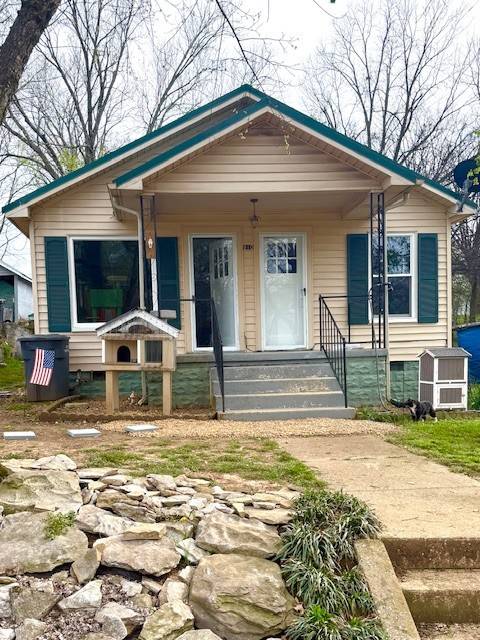 910 College St #W, Fayetteville, TN 37334