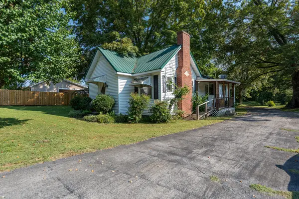 2010 W Gaines St, Lawrenceburg, TN 38464