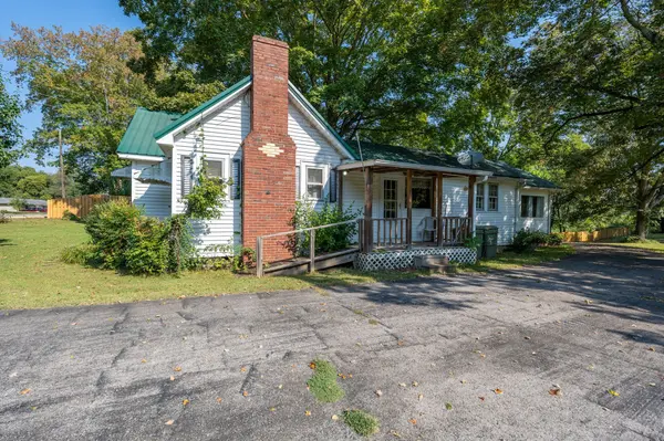 2010 W Gaines St, Lawrenceburg, TN 38464