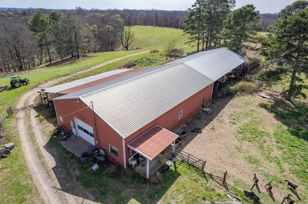 2675 Red Nix Rd, Cornersville, TN 37047