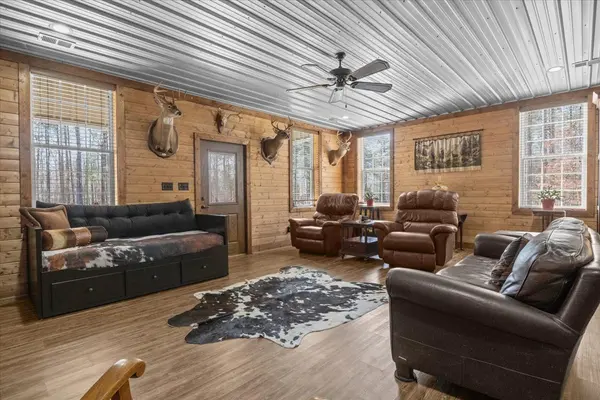 1028 Walton Rd, Scotts Hill, TN 38374
