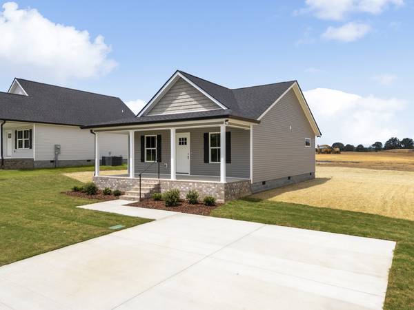 935 Wilkie St N, Mc Ewen, TN 37101