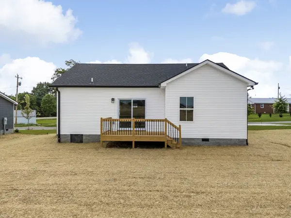 945 Wilkie St N, Mc Ewen, TN 37101