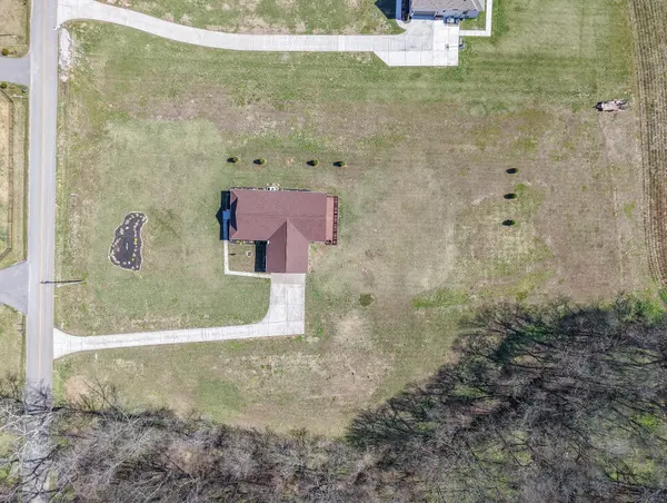 1059 S Cross Bridges Rd, Mount Pleasant, TN 38474