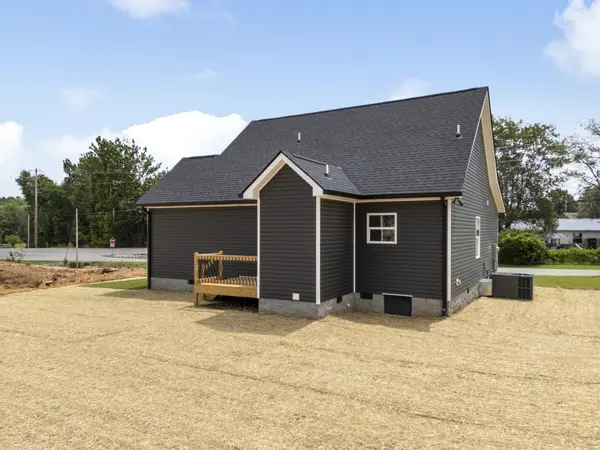 955 Wilkie St N, Mc Ewen, TN 37101