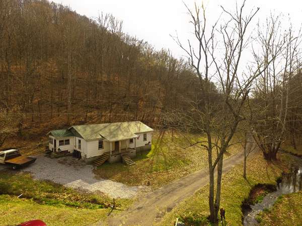 290 Hazel Huffines Ln, Whitleyville, TN 38588