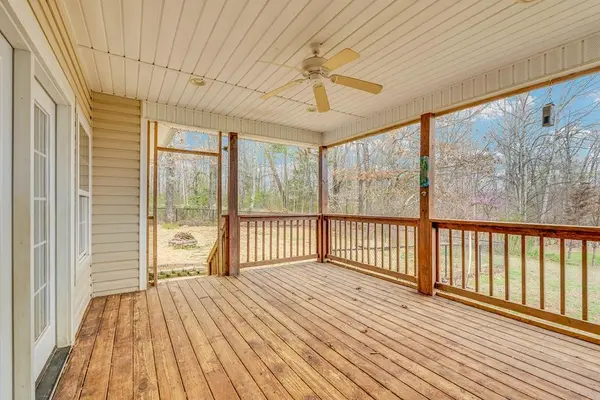 821 Honeysuckle Ln, Sparta, TN 38583