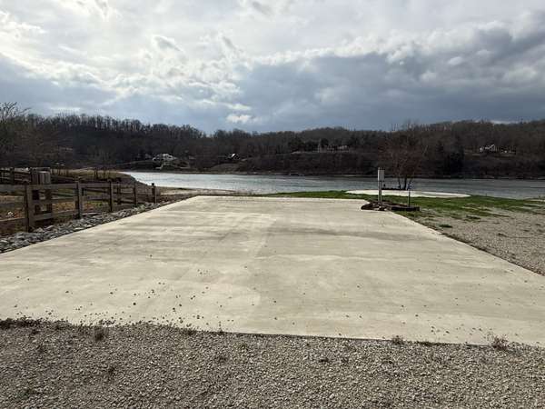 2133 Hardin Bottom River Rd, Clifton, TN 38425