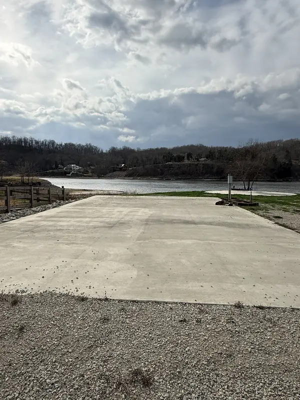 2133 Hardin Bottom River Rd, Clifton, TN 38425