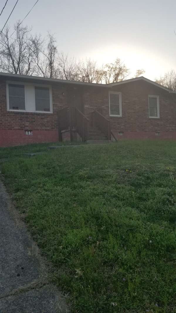 2714 Combs Dr, Nashville, TN 37207
