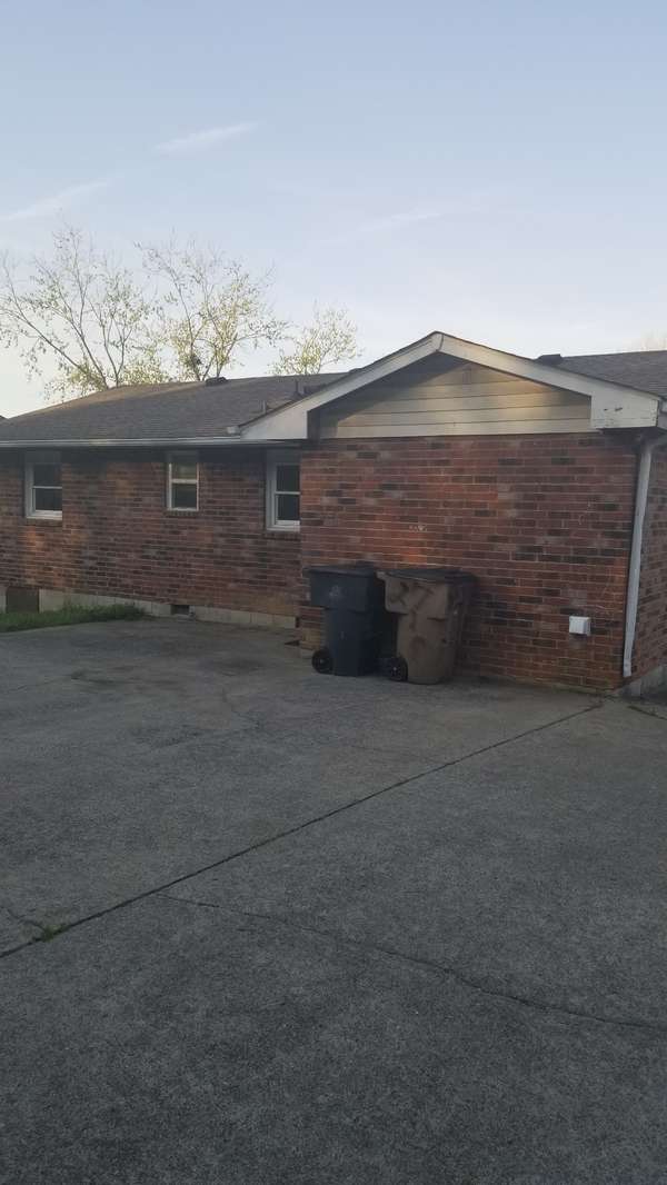 2714 Combs Dr, Nashville, TN 37207