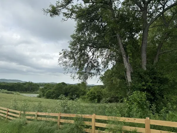 1024 Peak Dr, Castalian Springs, TN 37031