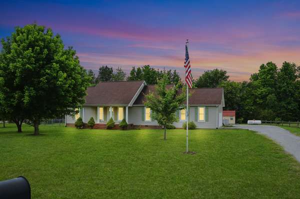 14 Long Meadow Dr, Fayetteville, TN 37334