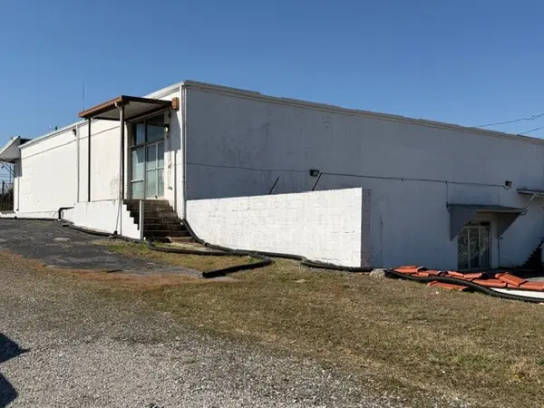 911 S College St, Winchester, TN 37398