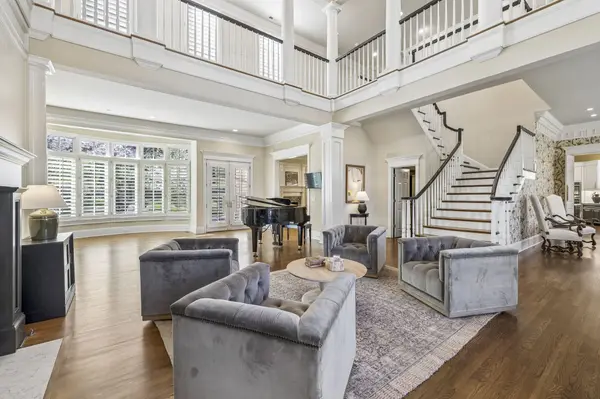 384 Lake Valley Dr, Franklin, TN 37069