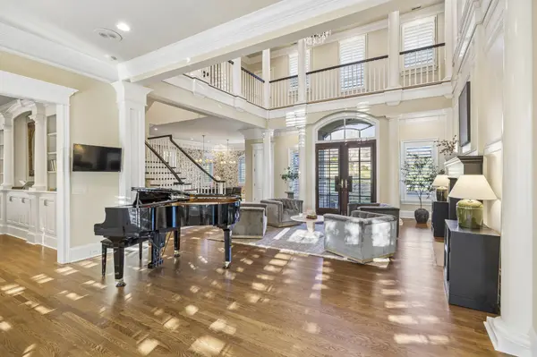 384 Lake Valley Dr, Franklin, TN 37069