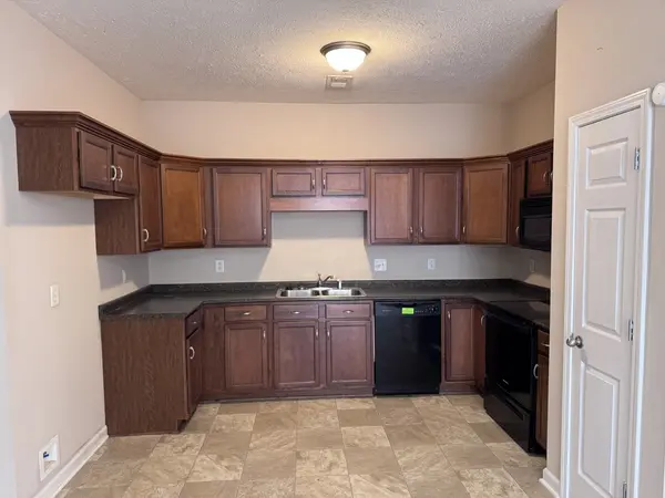 3741 Meadow Ridge Ln, Clarksville, TN 37040