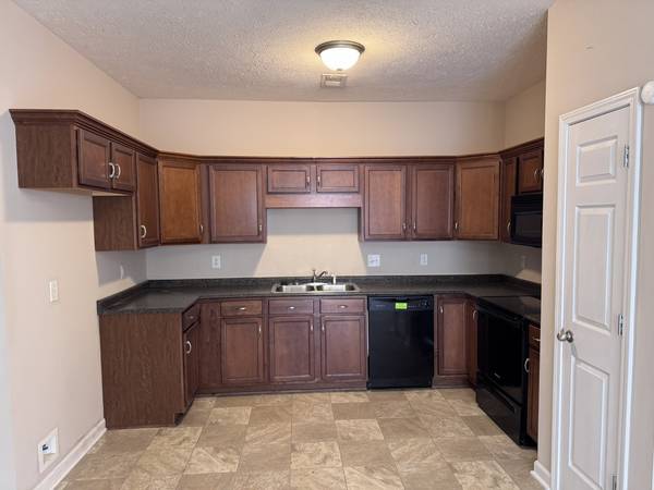 3741 Meadow Ridge Ln, Clarksville, TN 37040