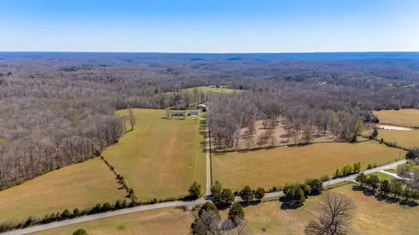 801 Collier Bend Road, Charlotte, TN 37036
