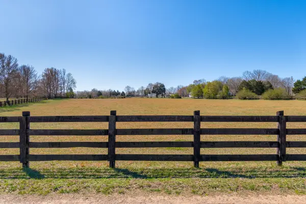 801 Collier Bend Road, Charlotte, TN 37036