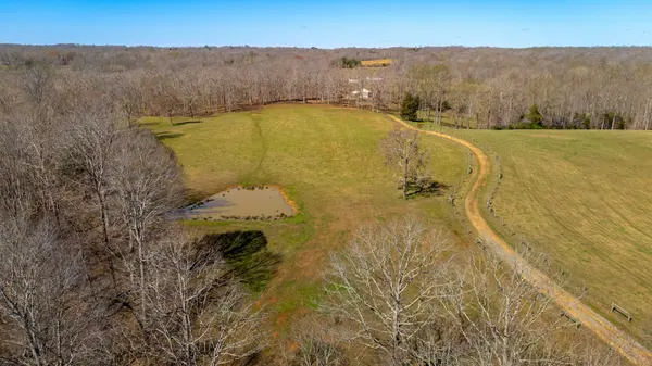 801 Collier Bend Road, Charlotte, TN 37036