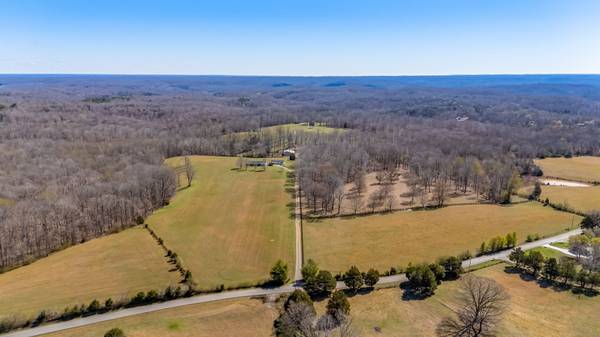 801 Collier Bend Road, Charlotte, TN 37036