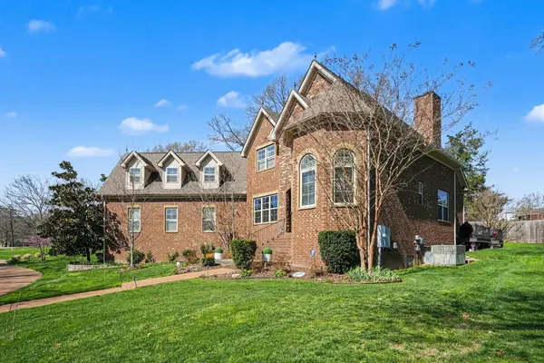 5094 Moss Rd, Nashville, TN 37221