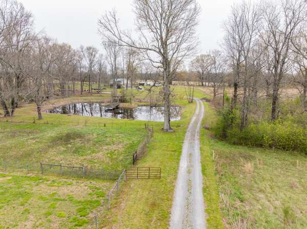 173 Bellview Rd, Taft, TN 38488