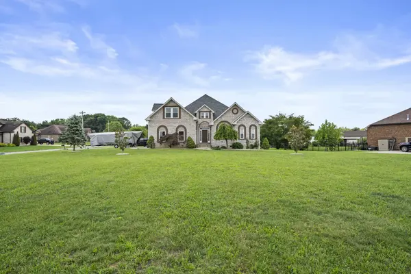 2114 London Ln, Greenbrier, TN 37073