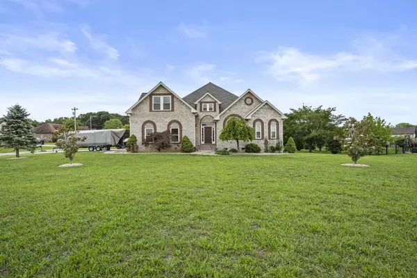 2114 London Ln, Greenbrier, TN 37073