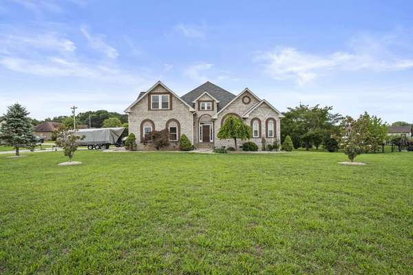 2114 London Ln, Greenbrier, TN 37073