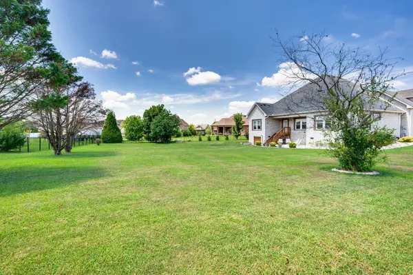 2114 London Ln, Greenbrier, TN 37073