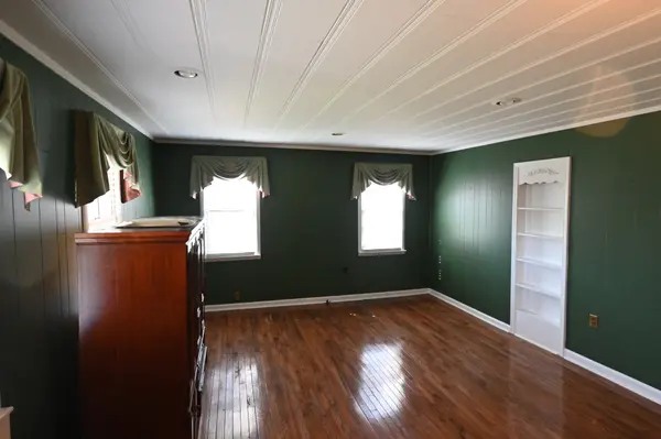 239 Brooklyn Ave, Linden, TN 37096