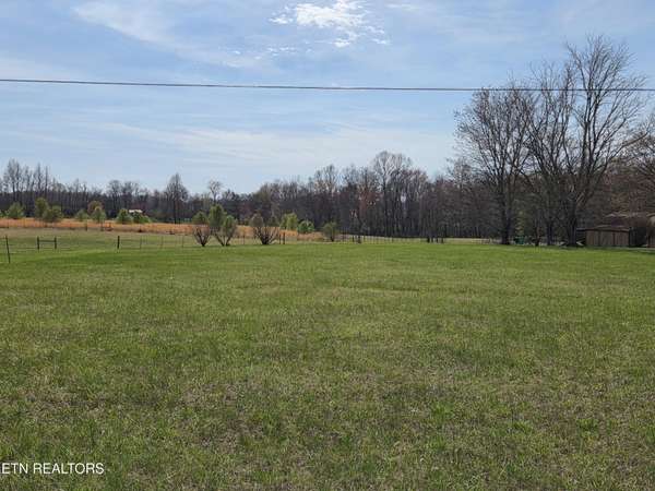 195 NW Ray Cem Rd, Sparta, TN 38583