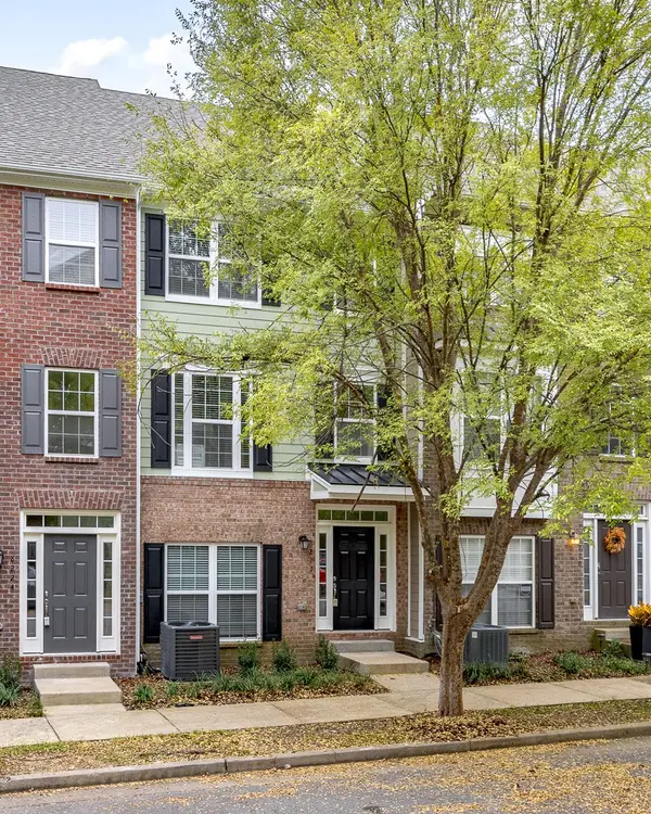8222 Lenox Creekside Dr, Antioch, TN 37013