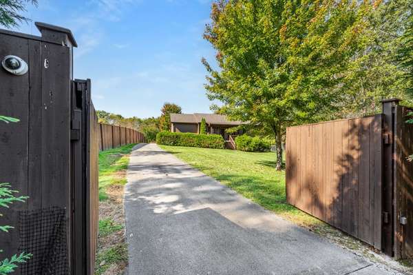 1257 Harris Hollow Rd, Charlotte, TN 37036