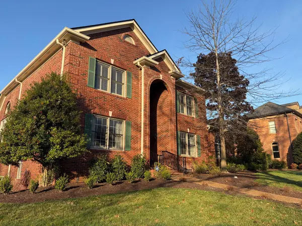 106 Hidden Pt, Hendersonville, TN 37075