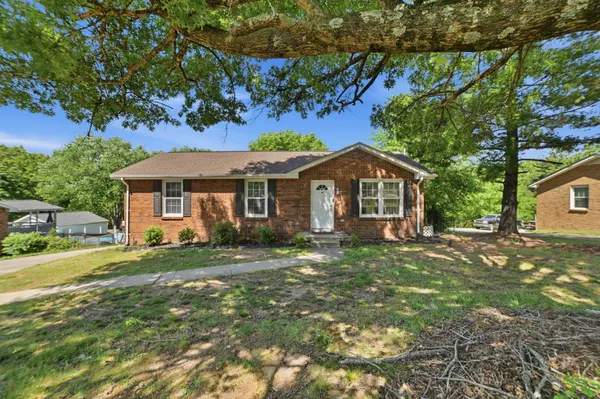 1810 Apex Dr, Clarksville, TN 37040