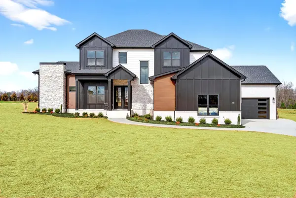 4 Pace Rd, Clarksville, TN 37043