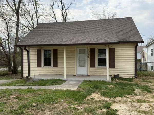 1627 Old Highway 31 E, Westmoreland, TN 37186