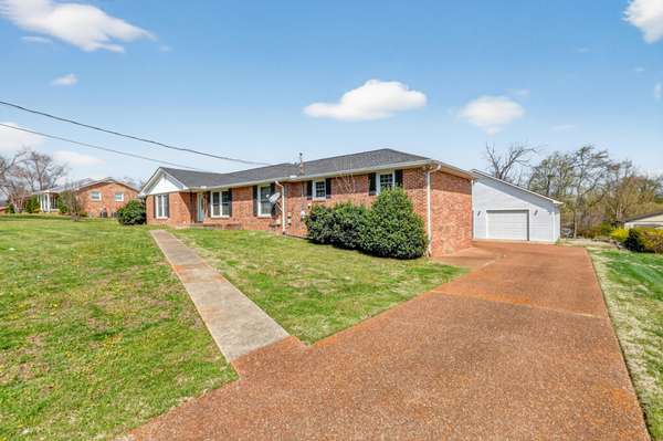 1305 Clearview Dr, Mount Juliet, TN 37122