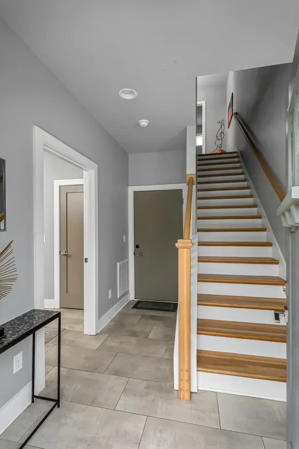 960 Youngs Ln, Nashville, TN 37207