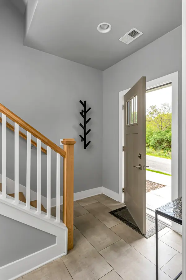 960 Youngs Ln, Nashville, TN 37207