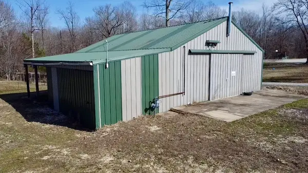 320 South Point Dr, Camden, TN 38320